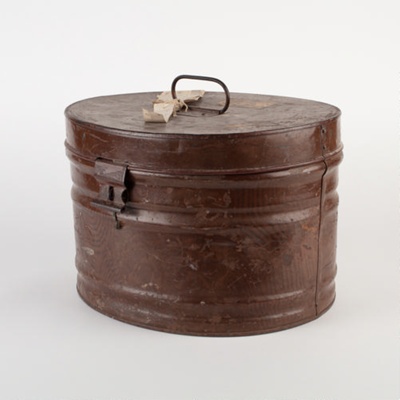 Hat Box Brown Tin Unknown Manufacturer 1900 1920 WY 1990 144 1 EHive