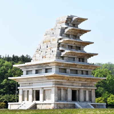 Stone stupa at <a href="http://www.baekje-heritage.or.kr/html/en/historic/historic_010402.html"target="_blank">Mireuksa (彌勒寺), NT11</a>; 639; EXH51: Korea NT11