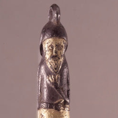 Amuletic pendant of a god, <a href="https://www.britishmuseum.org/collection/object/H_2001-0902-1"target="_blank">The British Museum, 2001,0902.1</a>; Early 7th century; EXH32: 2001,0902.1