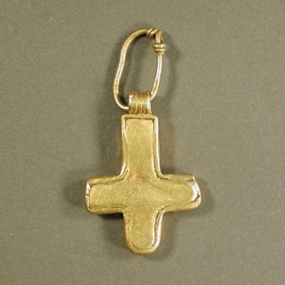 Newball gold cross pendant, <a href="https://finds.org.uk/database/artefacts/record/id/519474"target="_blank">Lincolnshire County Council, LIN-75FD54</a>; 7th century; EXH86: LIN-75FD54