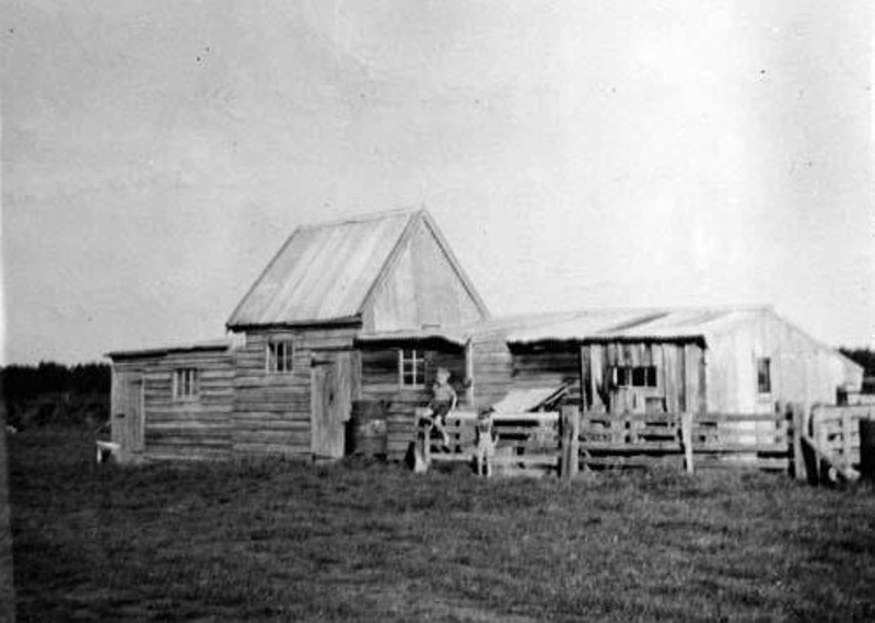 F72 Old woolshed on D Sheat's farm middle section 1890s added later ...