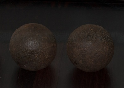 Cannonballs from the wreck of HMS PORPOISE; c1803; SF001027 Cannonballs from the wreck of HMS PORPOISE; c1803; SF001027
