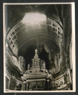 Official copyrighted war photograph-October 1940- bomb damage to St Paul's cathederal; 56533