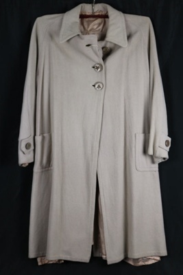 Lady's coat; 7988