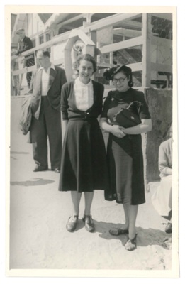 Photograph - Kathleen & Vivienne Robson - Whitley bay - June 1942 - 1940s fashion; 1/06/1942; 37283 Photograph - Kathleen & Vivienne Robson - Whitley bay - June 1942 - 1940s fashion; 1/06/1942; 37283
