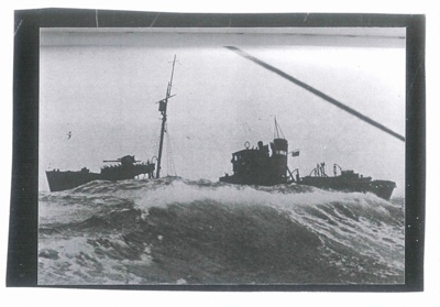 Photograph - H.M. trawler "Kingston amber" - 211; 33086