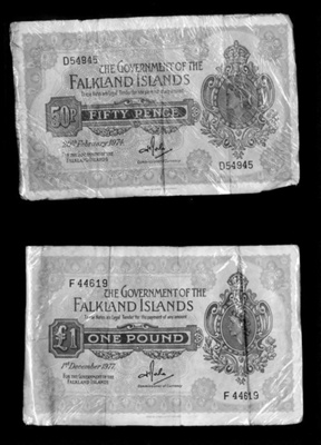 Falklands Islands 50p and 1 pound note dated 1974 and 1977 ; 79695