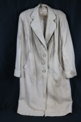 Ladies coat. Oatmeal colour. Needene trimline; 73427