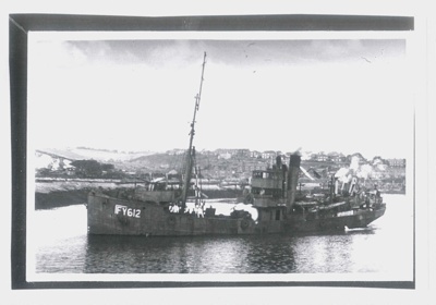 Photograph - H.M. trawler "Ijuin" - fy612; 33083