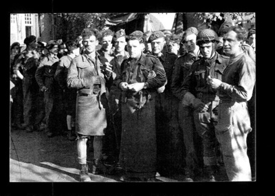 Photographs (3) - paratroopers at Arnhem - 1st border Regiment - 1st air landing brigade; 7679