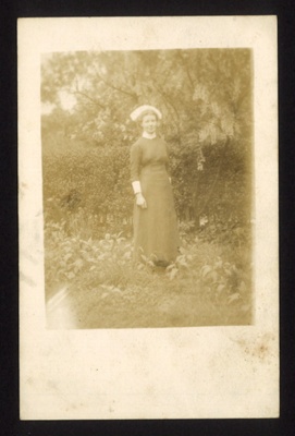 Photograph - WW1 nurse - identity unknown; 36346 Photograph - WW1 nurse - identity unknown; 36346