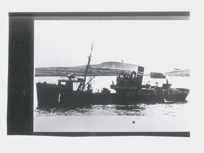 Photograph - H.M. trawler "Davy" - 147; 33084