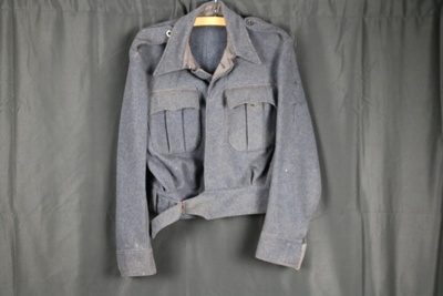 R.A.F. battledress blouson (blue) - 1945 - no insignia; 1/01/1945; 25426 R.A.F. battledress blouson (blue) - 1945 - no insignia; 1/01/1945; 25426