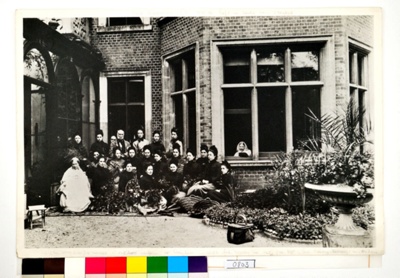 Florence Nightingale, Sir Harry and Lady Verney, and Nurses at Claydon House; 1886; 0803 Florence Nightingale, Sir Harry and Lady Verney, and Nurses at Claydon House; 1886; 0803