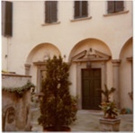 Courtyard of Villa La Colombaia; 0823.04