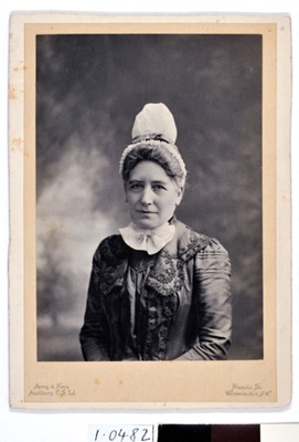 Miss L.M. Gordon; Army & Navy Auxiliary C.S. Ltd.; 0482