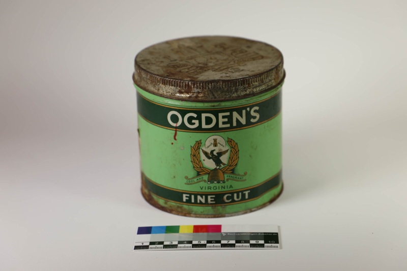 ogden's tobacco Tobacco tin, Ogden's Fine cut; Imperial Tobacco Company; 1941-1943;  983-7-AU-177
