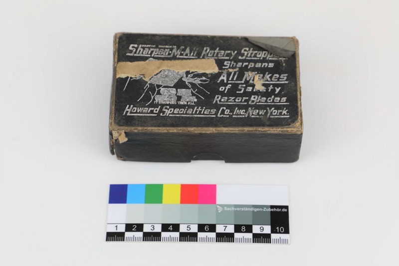 Strop, safety razor; Howard Specialties Co., Inc; 1900s; 995-MA-8