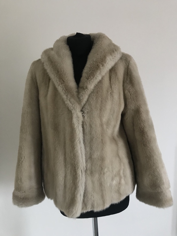 Vintage Faux Fur Coat; Astraka; 2021.02 | eHive