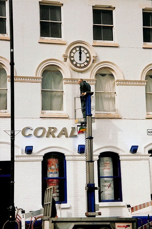 SMKLHG378 Folder, Photo: Restoration work on the clock of the Coral ...