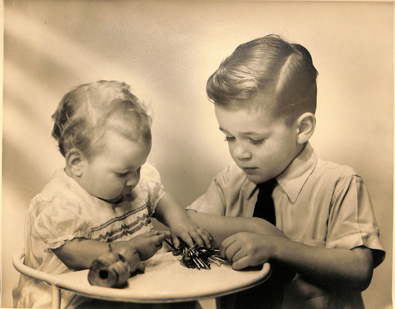 SMKLHG327 Folder, Photo: Family photo; 1940-1950; SMKLHG327_0061 | eHive