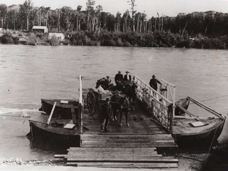 Wallace County Infrastructure - Tūātapere Punt Crossing the Waiau, pre 1911