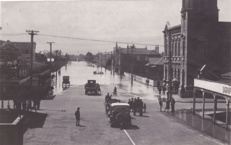 1926 flood, view along Brougham St; KWCI1859 eHive