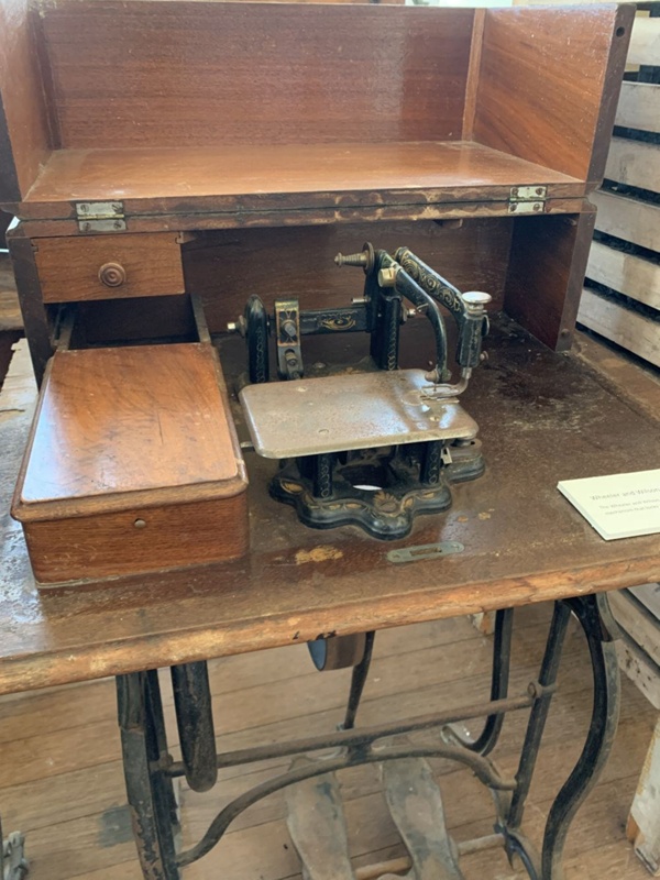 Wheeler & Wilson treadle sewing machine; Wheeler & Wilson Manufacturing