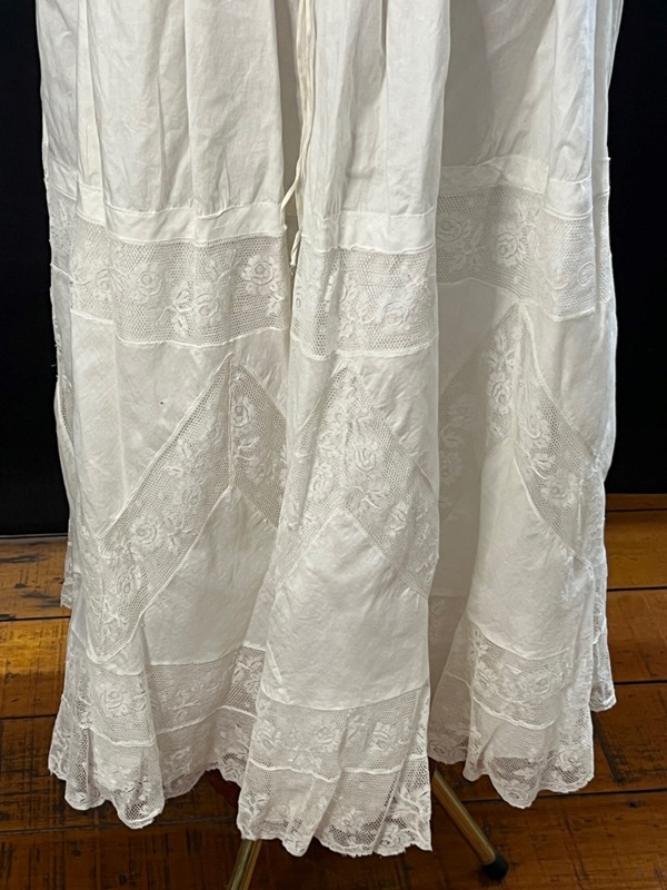 White cotton petticoat; 1900-1910; 2022.2.2 | eHive