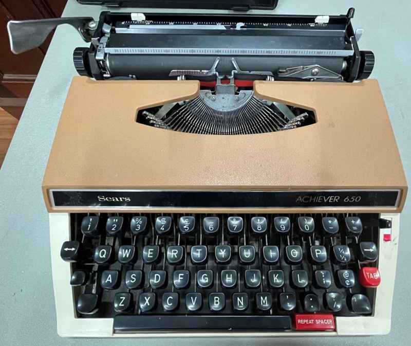 Sears manual typewriter; Sears Roebuck & Co, USA; c1978