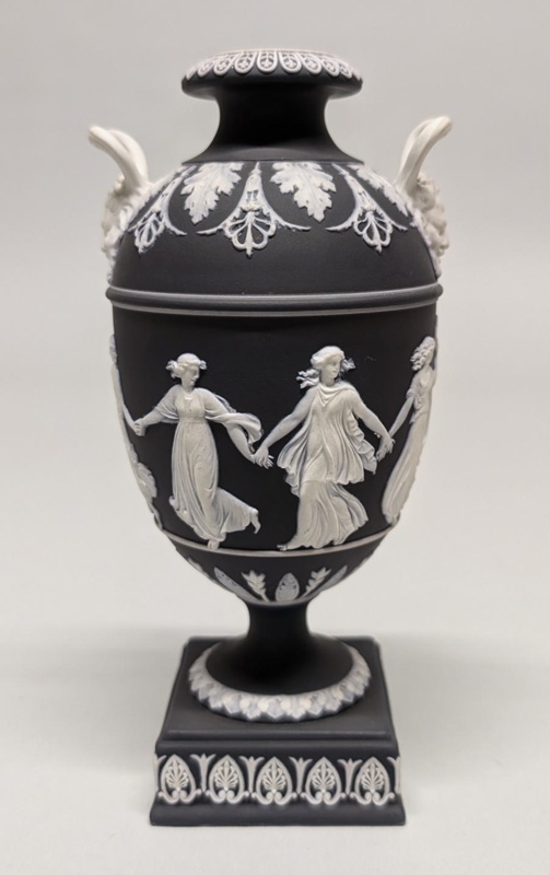 Urn; Wedgwood (active 1759-present); BIKGM.420