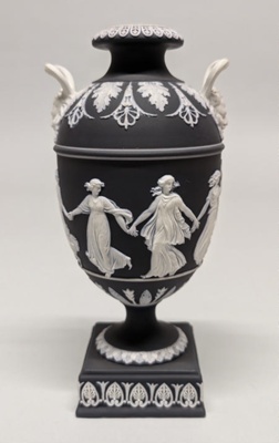 Urn; Wedgwood (active 1759-present); BIKGM.420