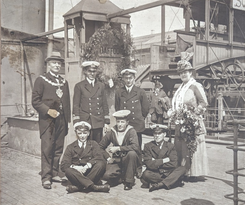 Photograph of Mayor with Crew of 'Daffodil'; Unknown; BIKGM.W740