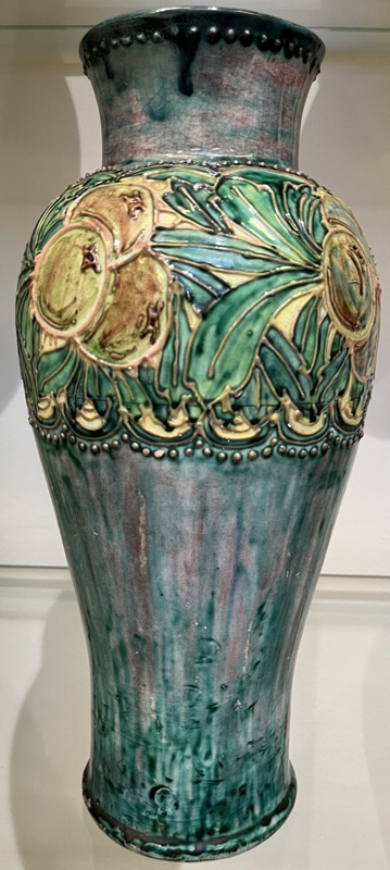 Iris vase; Della Robbia Pottery; 1904; BIKGM.L227.2