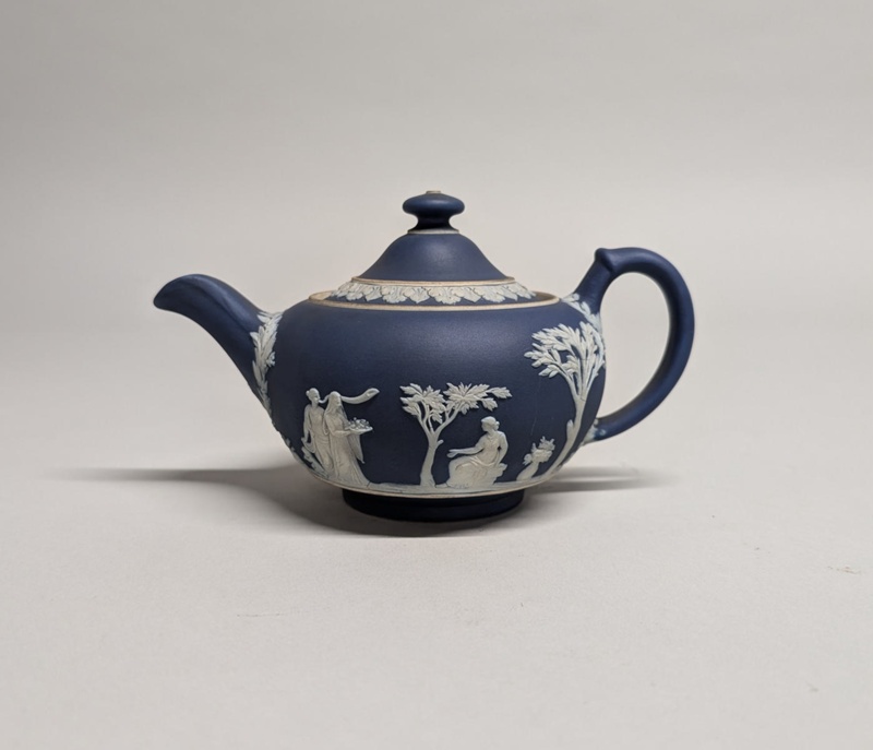 Teapot and Cover; Wedgwood (active 1759-present); BIKGM.3198a