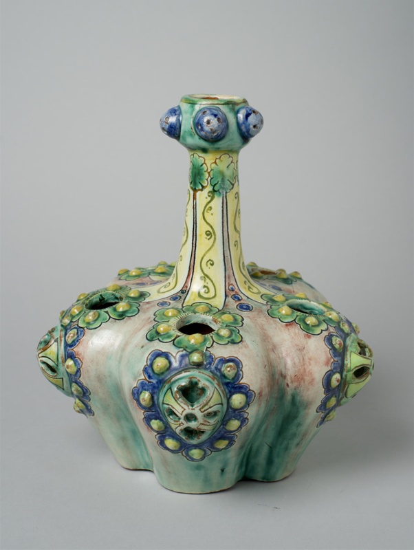 della robbia 9555 vase side view