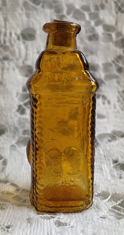 'Phila Berrings' Glass Bottle; 2022.0277 on NZ Museums