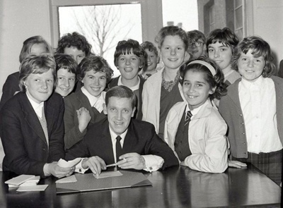 fht.2026.100  pop singer, karl denver, signing autographs at the record shop at no 121 high street (now part of r & r urquharts) on 28th april, 1963.