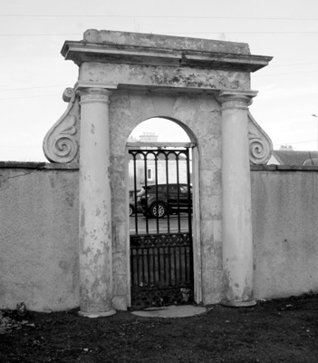 fht.2026.106  roman doric portico at the rear of 57 high street, former national bank of scotland, which opened in 1843. the doorway is now on the official at risk register.