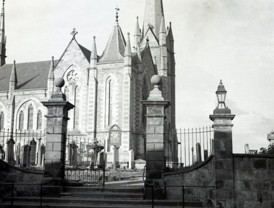 fht.2026.110  st laurence church, built in 1906, pictured here in 1956, with a higher wall than now, and showing some of the gravestones which were removed in 1973.