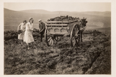 Photograph, loading peats, Scathill, Cabrach; 1930s; CT.2023.03.10