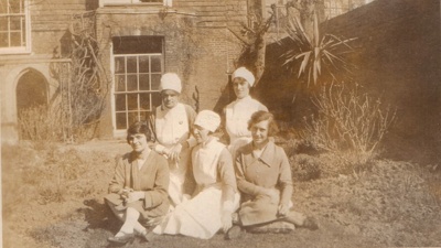 Kchl KCHL 1920s Garden Group Photo; 1920s; 13100 | eHive
