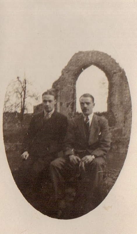 Kchl KCHL 1920s Men by Ruins ; 1920s; 13119 | eHive