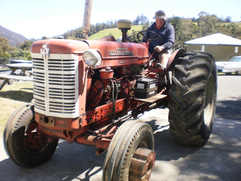 International AW7 Diesel Tractor; 3 eHive