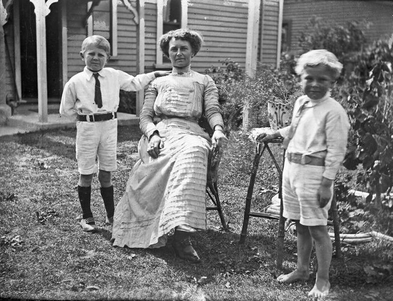 family-group-canterbury-new-zealand-mackay-stan-c1935-40-2022-1