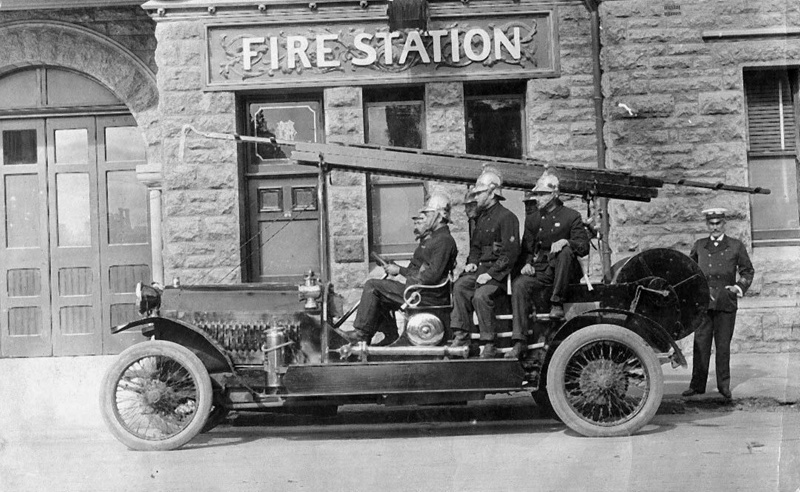 Photograph, Darracq Light Hose Carrier outside Perth Fire Station; 1914 ...