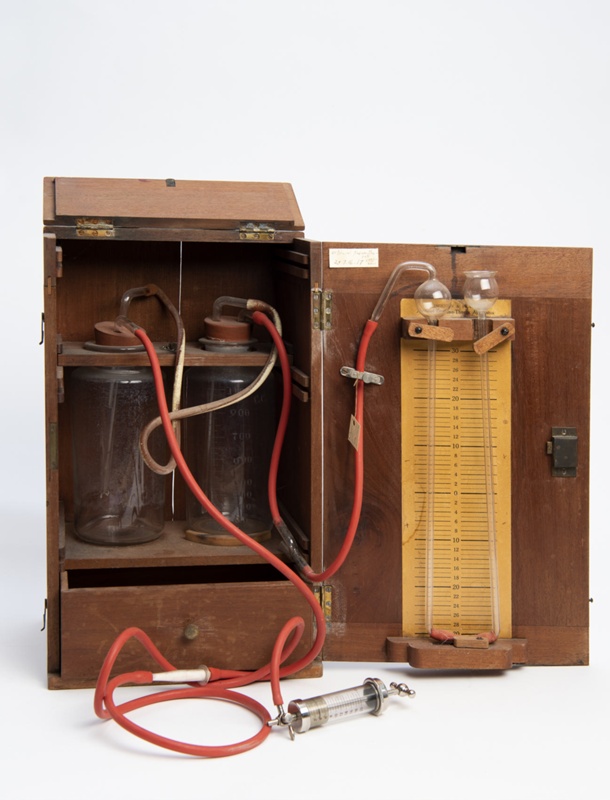 Artificial portable pneumothorax apparatus