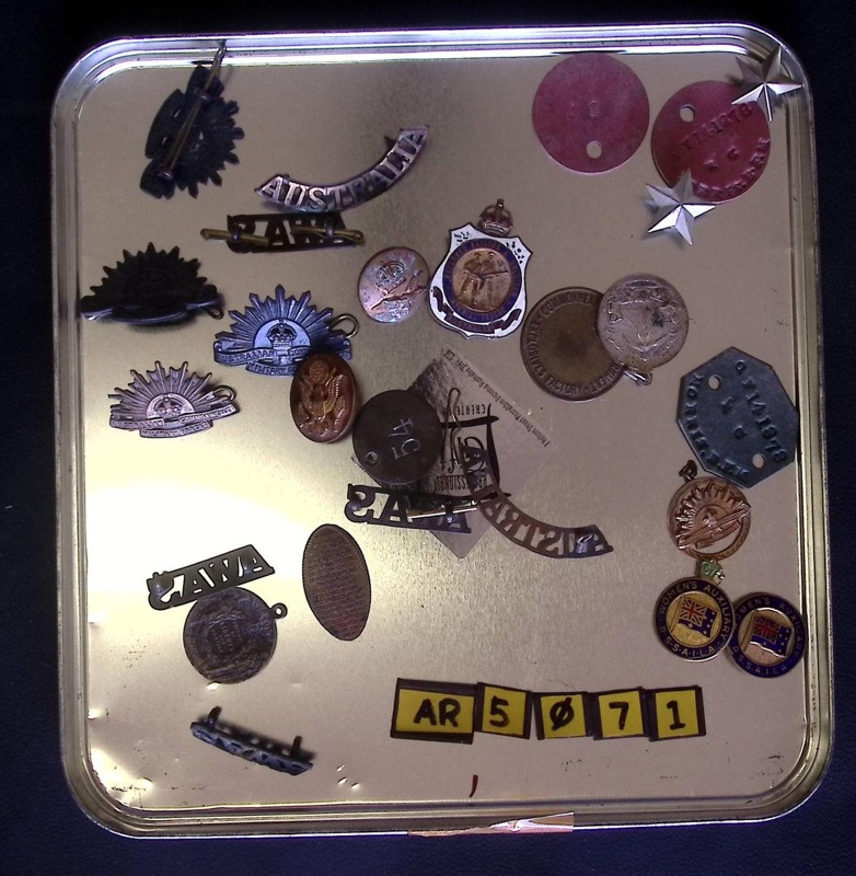 Assorted badges & buttons of Harry Day; 5071 | eHive