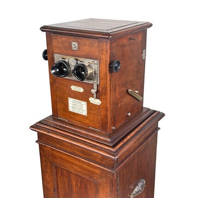 Tray-Stereoscope 'Le Taxiphote modèle optique' with Original storage cabinet; Richard, Jules; c. 1925; M-SF011