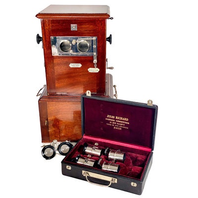 Tray-Stereoscope 'Le Taxiphote modèle mécanique' with Original Table and 'Trousse de Taxiphote' lens set; Richard, Jules; c. 1915; M-SF002